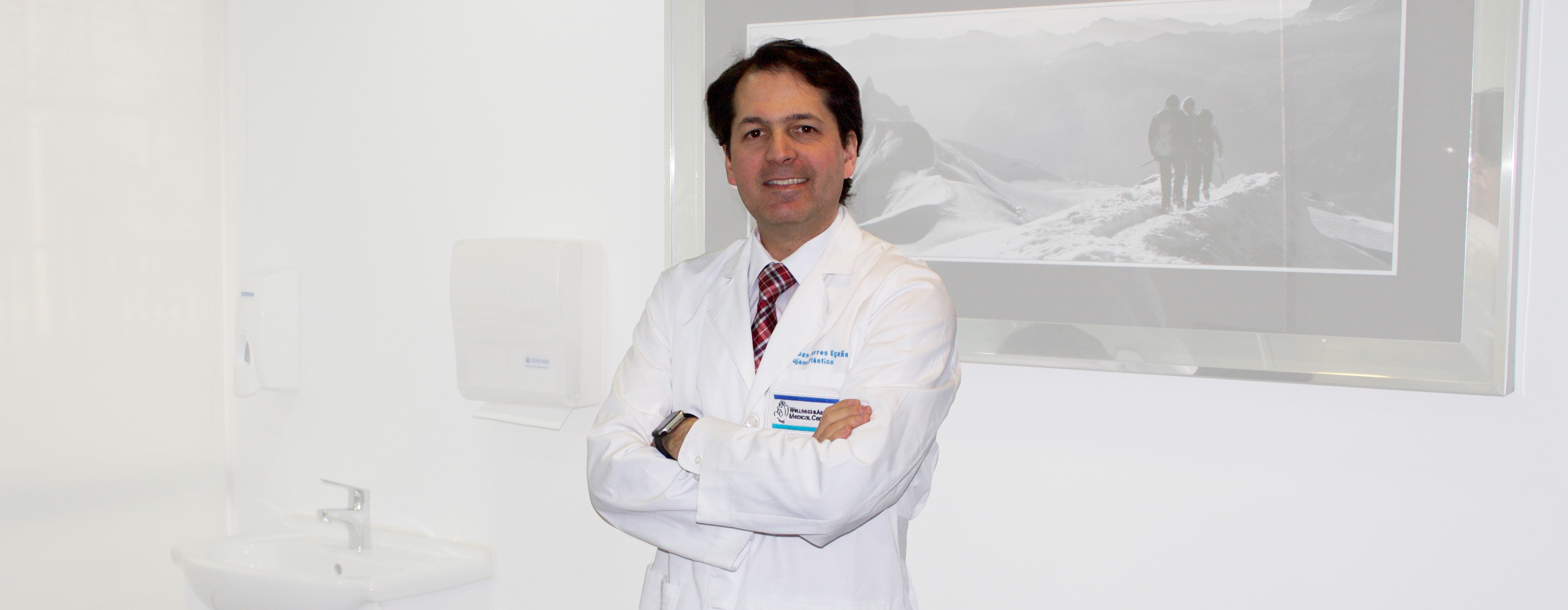 Acreditaciones Doctor Torres, Dr. Esteban Torres