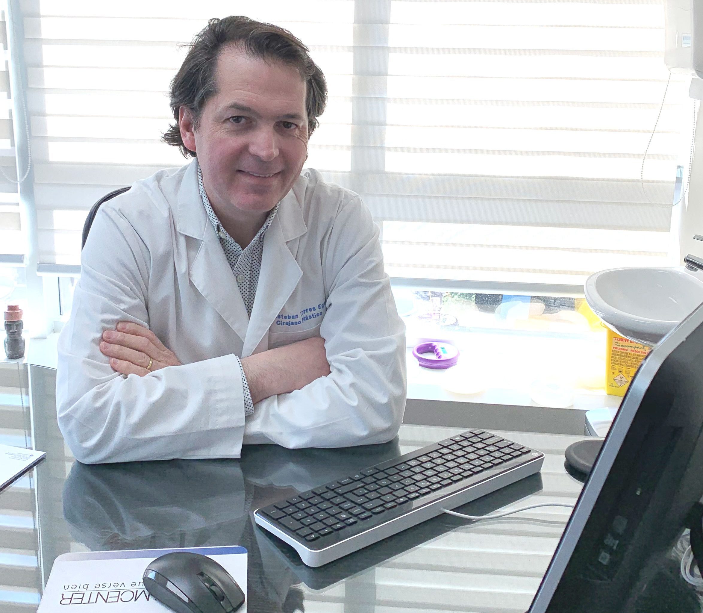 Dr. Esteban Torres | Cirujano Plástico Santiago - Primera consulta en clínica especializada en procedimientos estéticos.
